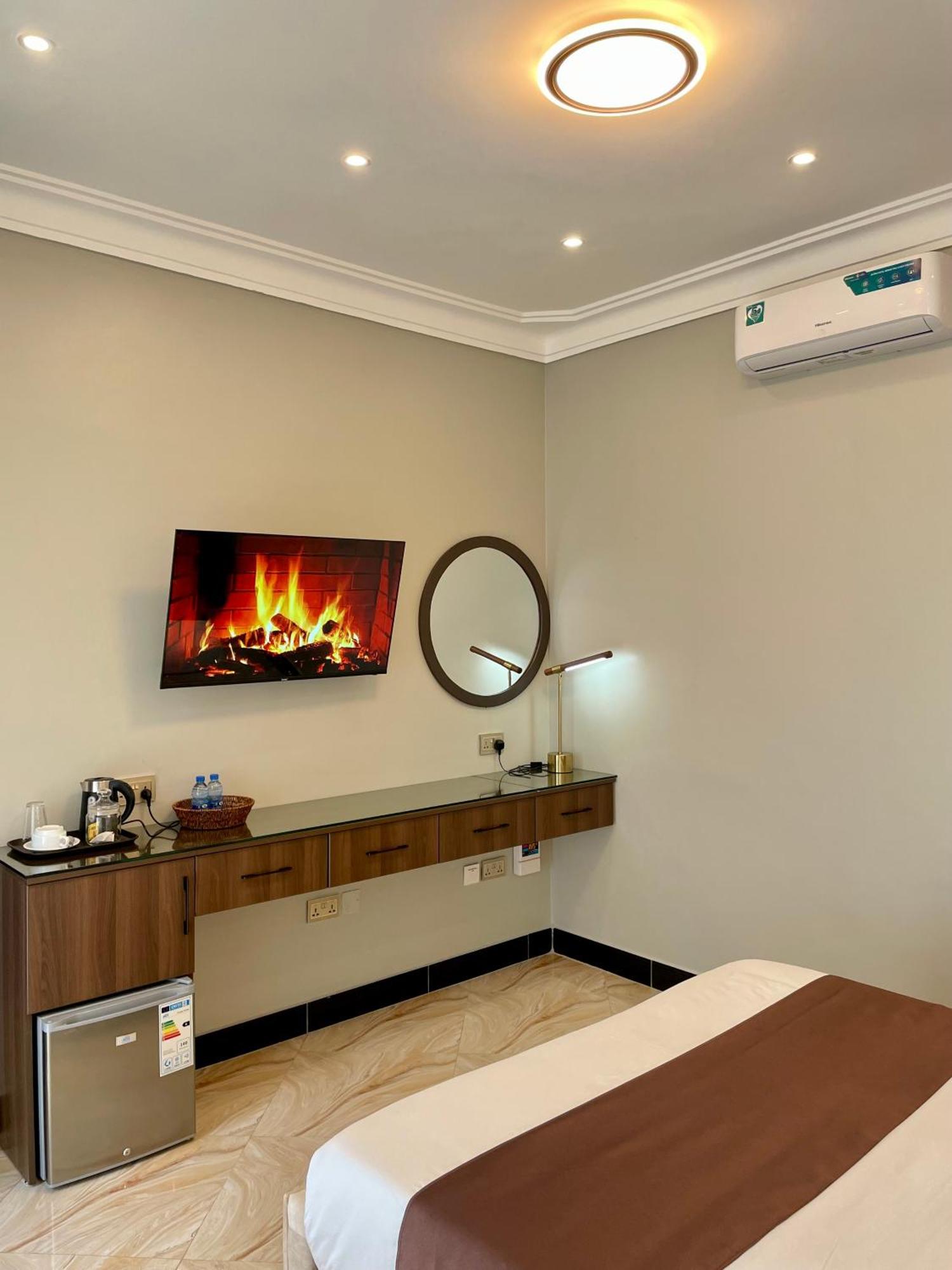 The Nook Boutique Bed & Breakfast Kampala Bagian luar foto